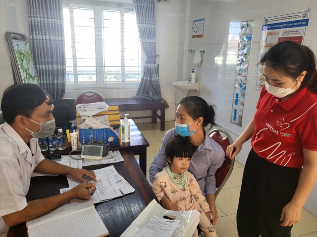 1300 trẻ em được khám sàng lọc bệnh tim bẩm sinh tại Hà Tĩnh - Ảnh 3.