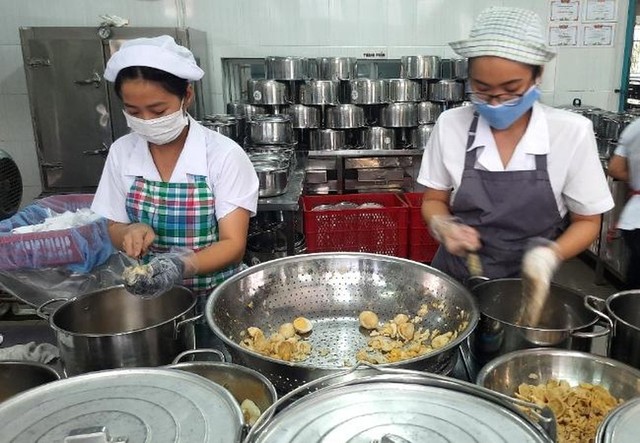 TP Hồ Chí Minh tăng cường tự giám sát an toàn thực phẩm trường học - Ảnh 1.