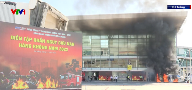 Diễn tập cứu nạn cháy nổ tại sân bay Đà Nẵng - Ảnh 1.