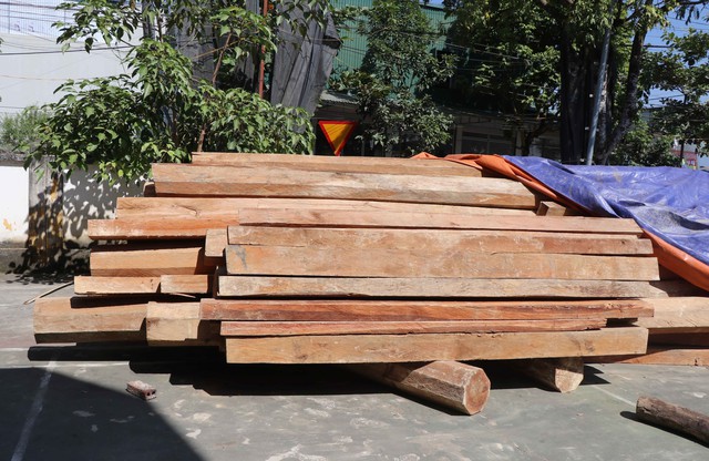 Điện Biên: Phát hiện vụ tàng trữ trái phép hơn 26m3 gỗ tại xã Phu Luông - Ảnh 2.