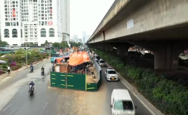 Lô cốt trên đường Nguyễn Xiển thu hẹp 3m, tình trạng ùn tắc đã cải thiện - Ảnh 3.