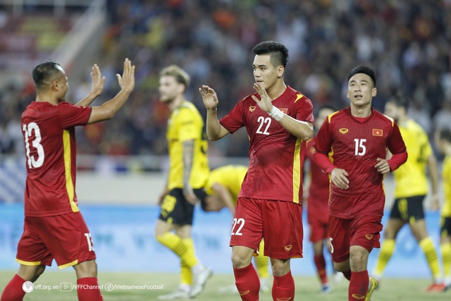 Giao hữu quốc tế, ĐT Việt Nam 2-1 CLB Borussia Dortmund: Cống hiến hết mình! - Ảnh 1.