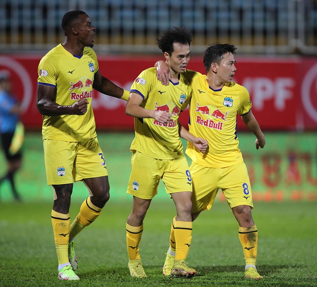 Thắng thuyết phục CLB Nam Định, HAGL trụ hạng thành công | Vòng 23 V.League 2022 - Ảnh 3.