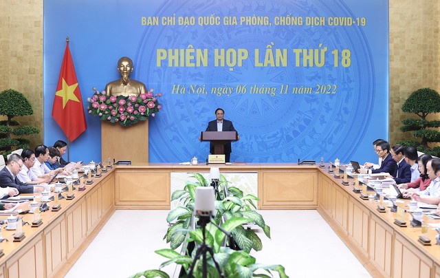 Thủ tướng Phạm Minh Chính: Nghiên cứu, điều chỉnh chính sách phòng, chống dịch COVID-19 phù hợp với tình hình mới - Ảnh 2.
