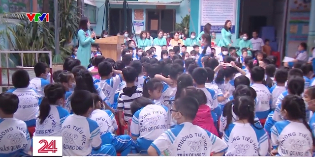TP Hồ Chí Minh: Trường học đồng loạt điều chỉnh giờ vào học - Ảnh 2.