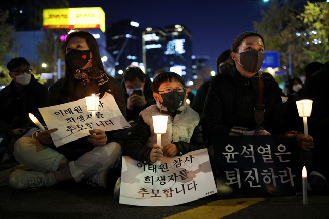 Tổng thống Hàn Quốc xin lỗi về thảm họa giẫm đạp dịp Halloween - Ảnh 1.