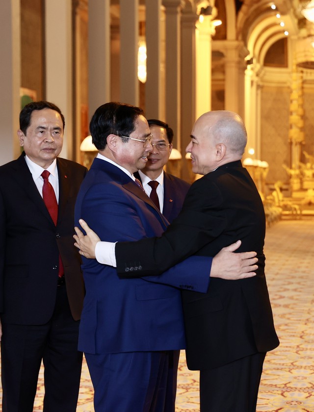 Thủ tướng Phạm Minh Chính đến chào Quốc vương Campuchia Norodom Sihamoni - Ảnh 2.