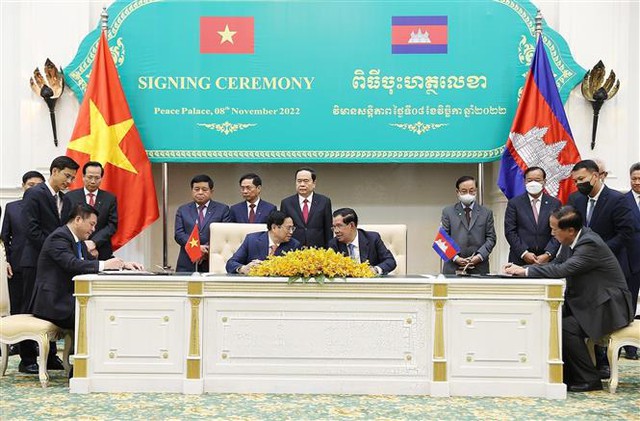Thủ tướng Phạm Minh Chính hội đàm với Thủ tướng Campuchia - Ảnh 3.