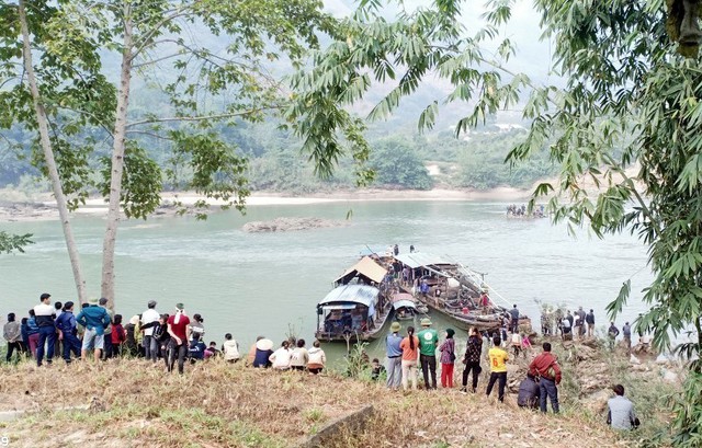 Tuyên Quang: Tìm thấy thi thể nạn nhân mất tích trong vụ lật đò trên sông Lô - Ảnh 2.