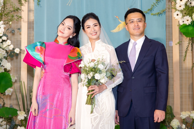 Sao Việt đồng loạt diện áo dài dự đám cưới Hoa hậu Ngọc Hân - Ảnh 4.