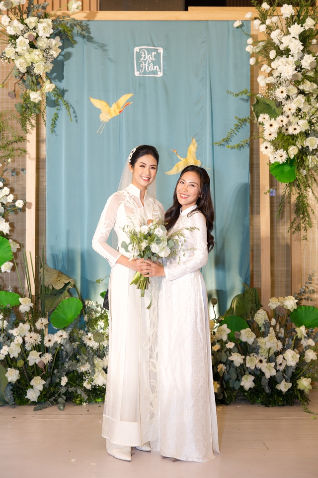 Sao Việt đồng loạt diện áo dài dự đám cưới Hoa hậu Ngọc Hân - Ảnh 13.