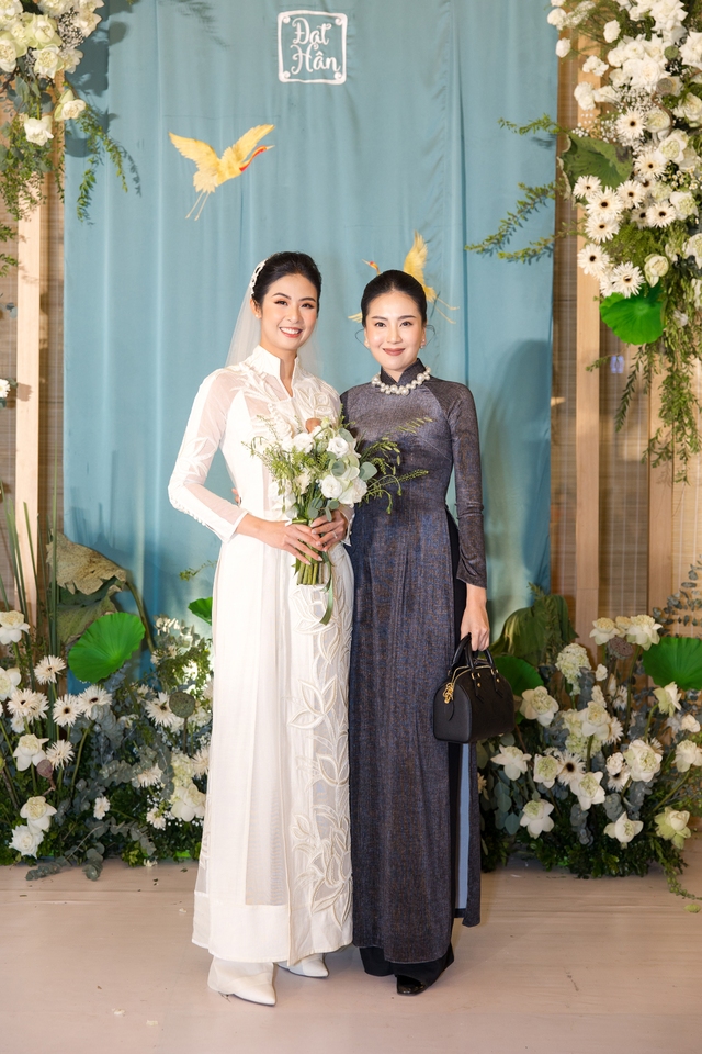 Sao Việt đồng loạt diện áo dài dự đám cưới Hoa hậu Ngọc Hân - Ảnh 12.