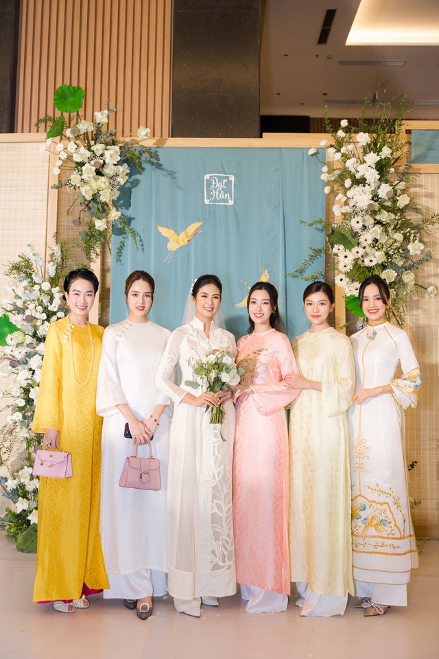 Sao Việt đồng loạt diện áo dài dự đám cưới Hoa hậu Ngọc Hân - Ảnh 16.
