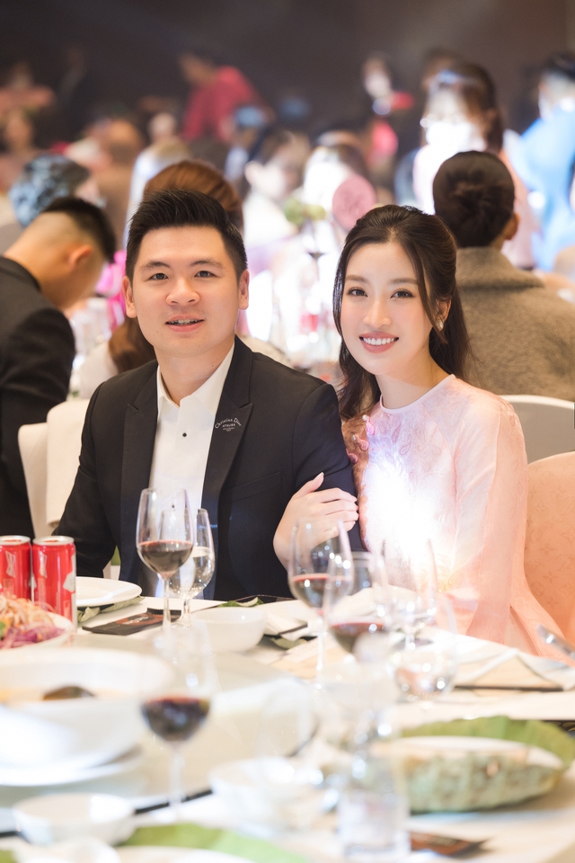 Sao Việt đồng loạt diện áo dài dự đám cưới Hoa hậu Ngọc Hân - Ảnh 3.