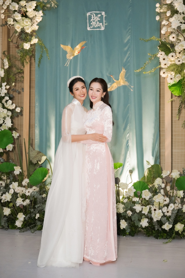 Sao Việt đồng loạt diện áo dài dự đám cưới Hoa hậu Ngọc Hân - Ảnh 19.