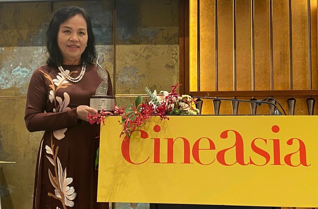 Tiến sĩ Ngô Phương Lan nhận giải Educator of the Year tại CineAsia 2022 - Ảnh 2.