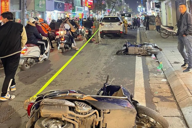 Tài xế ô tô đâm 10 xe máy trên phố Bạch Mai có nồng độ cồn vượt kịch khung - Ảnh 2.