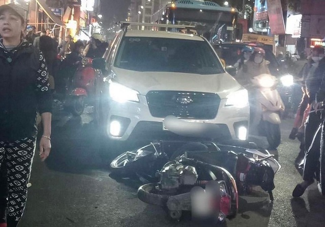 Ô tô điên gây tai nạn liên hoàn tại phố Bạch Mai (Hà Nội) - Ảnh 1.