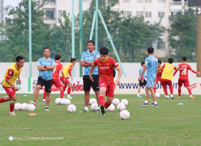 Thầy trò HLV Park Hang Seo hứng khởi trong ngày trở lại Hà Nội tập luyện - Ảnh 5.