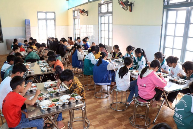 Mô hình trường học bán trú, điểm tựa cho học sinh vùng cao Sơn La - Ảnh 2.