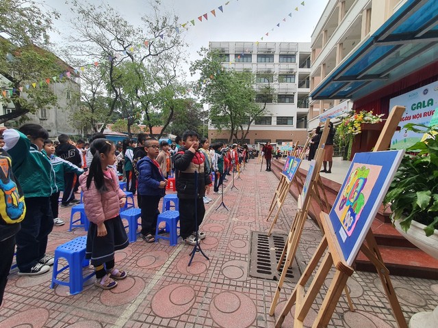 700 học sinh tiểu học Hà Nội hào hứng tham gia Ngày hội rửa tay - Ảnh 2.
