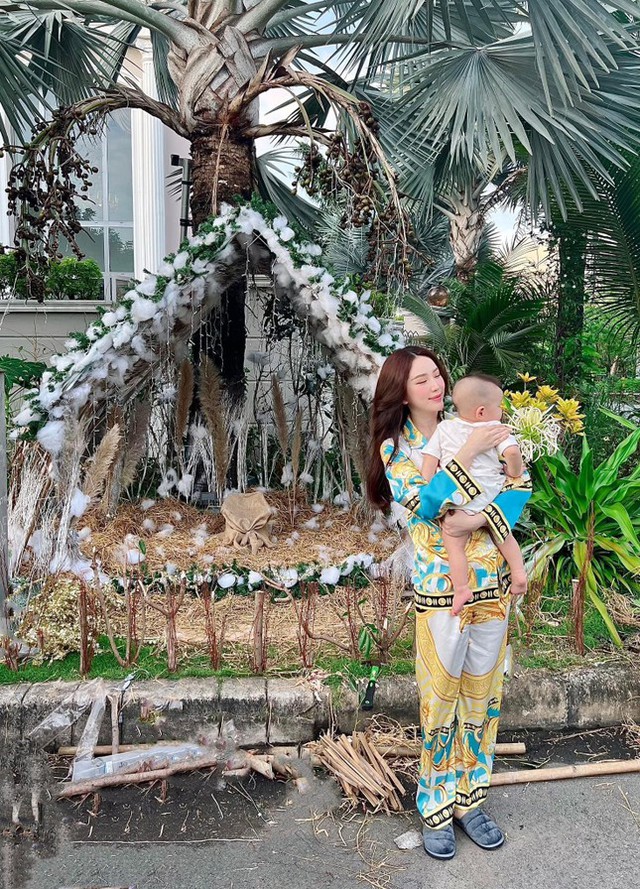 Sao Việt trang hoàng nhà cửa lộng lẫy đón Giáng sinh - Ảnh 1.