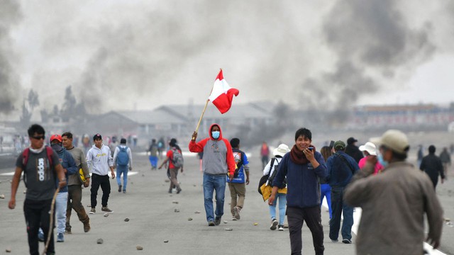 Biểu tình bạo động ở Peru, ít nhất 7 người thiệt mạng - Ảnh 2.