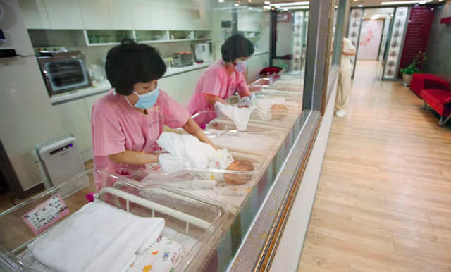 Hàn Quốc tăng hỗ trợ các gia đình để cải thiện tỷ lệ sinh - Ảnh 1.