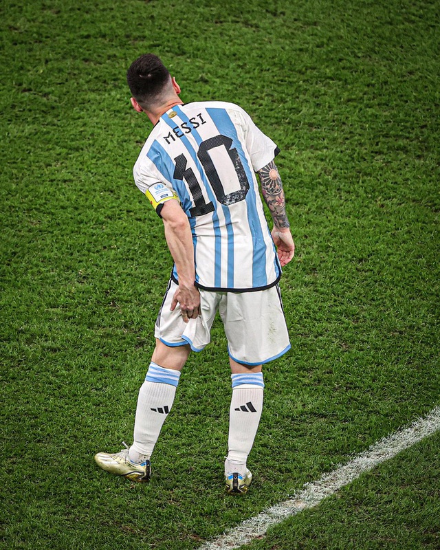 Hành động nhỏ của Messi khiến người hâm mộ Argentina lo sốt vó - Ảnh 1.