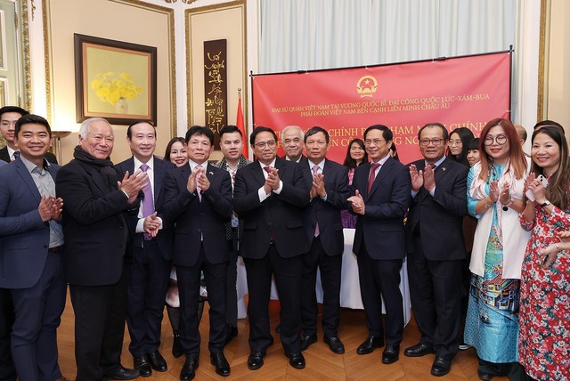 Thủ tướng Phạm Minh Chính gặp gỡ cộng đồng người Việt Nam tại Bỉ - Ảnh 1.