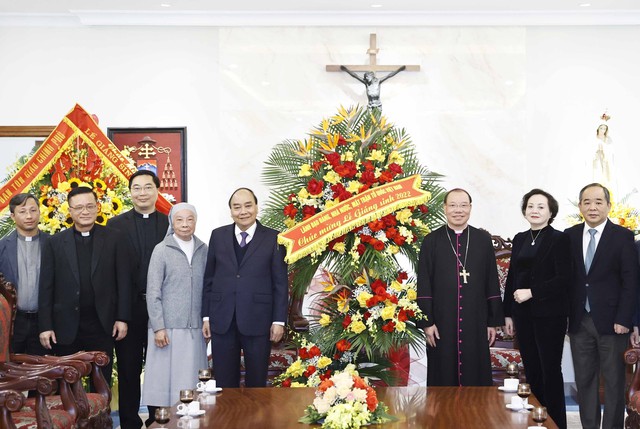 Chủ tịch nước Nguyễn Xuân Phúc chúc mừng Giáng sinh Tổng Giáo phận Hà Nội - Ảnh 1.