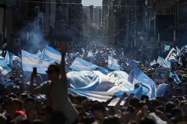 Biển người ăn mừng Argentina vô địch World Cup - Ảnh 11.