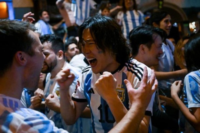 Biển người ăn mừng Argentina vô địch World Cup - Ảnh 10.