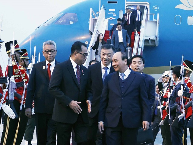 Chủ tịch nước Nguyễn Xuân Phúc bắt đầu chuyến thăm cấp Nhà nước đến Indonesia - Ảnh 1.
