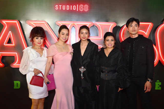 Ninh Dương Lan Ngọc - Chi Pu chiếm spotlight thảm đỏ phim Thanh Sói - Ảnh 12.