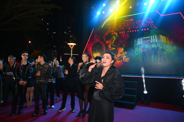 Ninh Dương Lan Ngọc - Chi Pu chiếm spotlight thảm đỏ phim Thanh Sói - Ảnh 2.