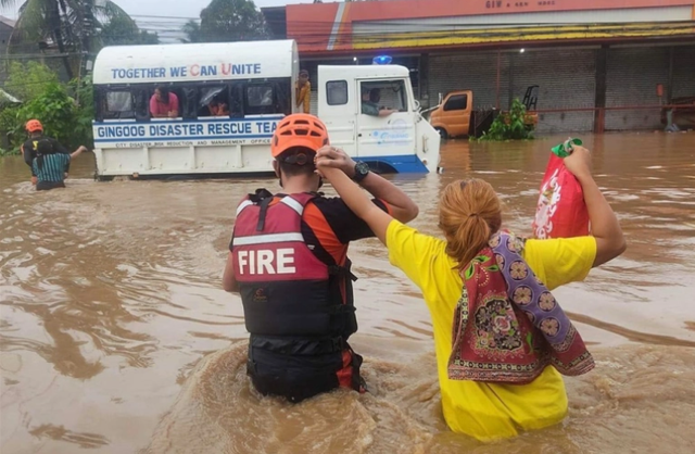 Số người thiệt mạng vì mưa lớn và lũ lụt ở Philippines tăng lên 13, 23 người mất tích - Ảnh 3.