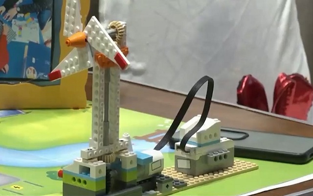 Biến Lego thành mô hình năng lượng tái tạo - Ảnh 1.