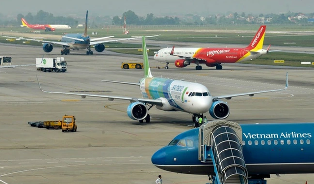 Năm 2022, hàng không Việt “càng bay càng lỗ” - Ảnh 1.