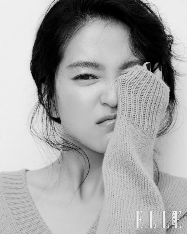 Kim Tae Ri cuốn hút trên Elle tháng 12 - Ảnh 2.