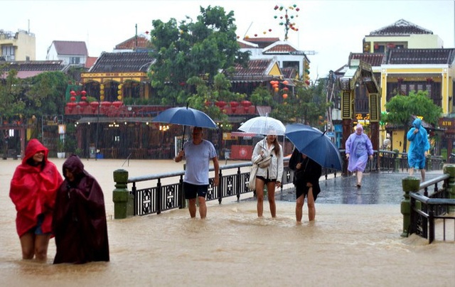 Hội An hoãn tổ chức một số sự kiện vì bị ngập nước - Ảnh 2.