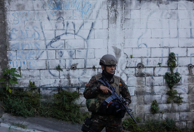El Salvador triển khai 10.000 quân đến vùng ngoại ô thủ đô do băng đảng điều hành - Ảnh 2.