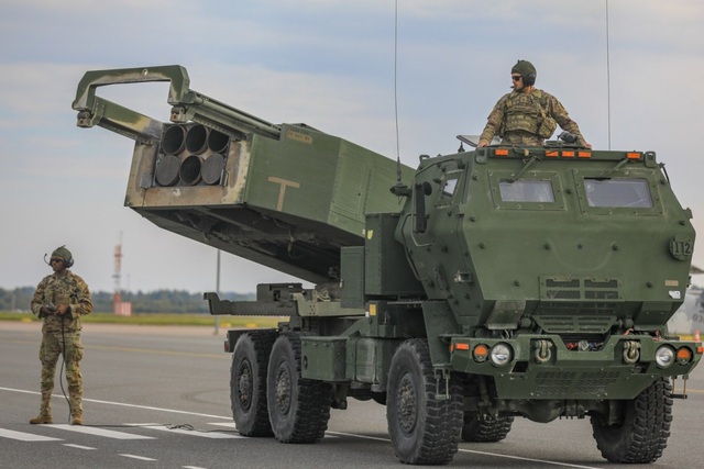 Estonia chi 200 triệu USD mua pháo HIMARS của Mỹ - Ảnh 1.