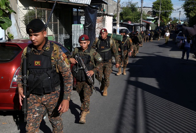 El Salvador triển khai 10.000 quân đến vùng ngoại ô thủ đô do băng đảng điều hành - Ảnh 1.