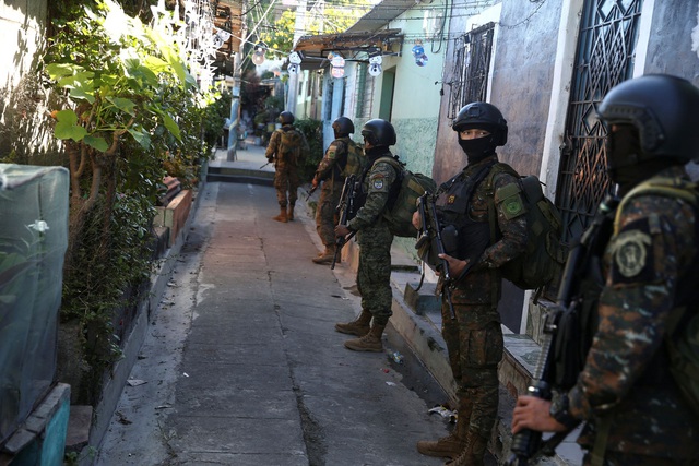 El Salvador triển khai 10.000 quân đến vùng ngoại ô thủ đô do băng đảng điều hành - Ảnh 3.