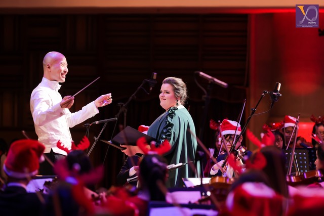 Giọng nữ cao Thụy Điển Asa Jager thăng hoa tại VNAMYO Christmas Concert - Ảnh 4.
