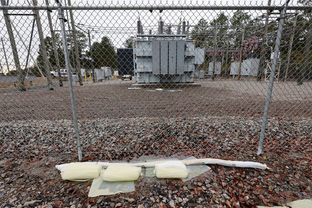 Hai trạm điện bị tấn công tại Mỹ, gần 40.000 người bị mất điện - Ảnh 3.