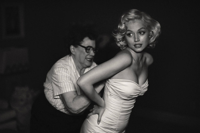 Đạo diễn phim về Marilyn Monroe đáp trả chỉ trích: Họ chỉ muốn thấy một Marilyn quyền lực mà thôi - Ảnh 1.
