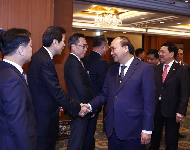 Chủ tịch nước Nguyễn Xuân Phúc tọa đàm với các tập đoàn, doanh nghiệp lớn của Hàn Quốc - Ảnh 2.