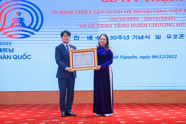 Lễ kỷ niệm 30 năm thiết lập quan hệ ngoại giao Việt Nam - Hàn Quốc và trao tặng Huân chương Hữu nghị - Ảnh 4.